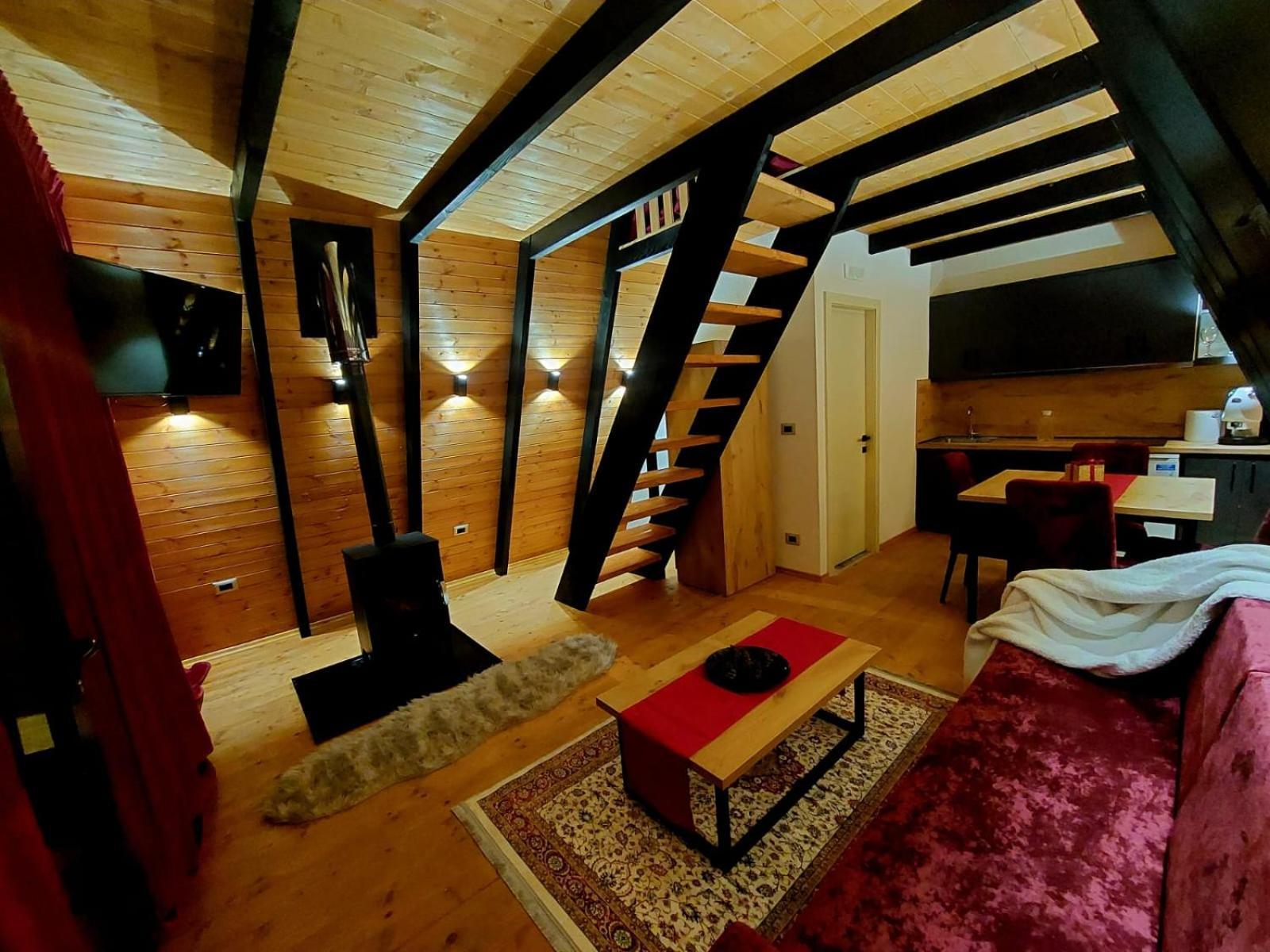Vilat Alpine Golden Gjinar Villa