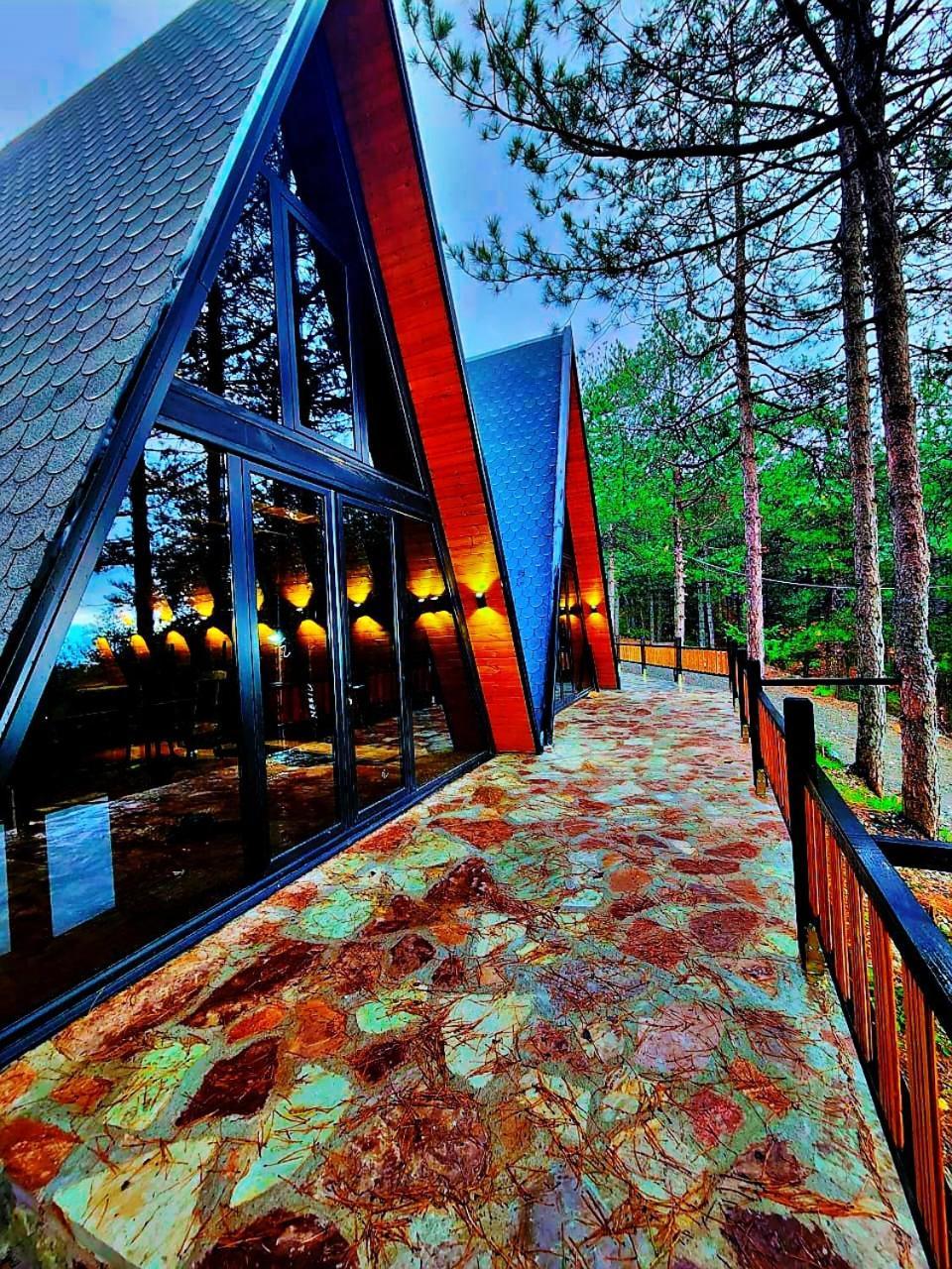 Vilat Alpine Golden Gjinar Villa *
